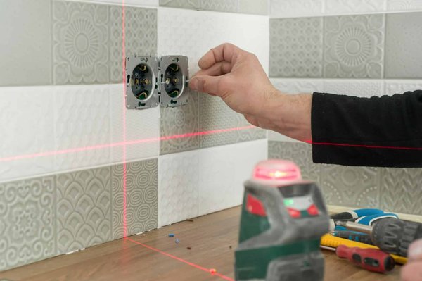 Niveau laser précis pour travaux intérieurs et extérieurs