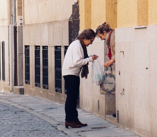Comment mettre en place un système de partage d'objets entre voisins pour réduire la surconsommation ?
